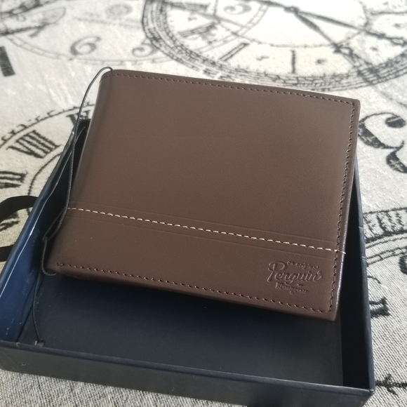 Penguin Men's Leather Wallet - Picture 2 of 6